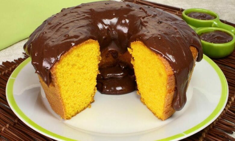 bolo de cenoura com cobertura de chocolate