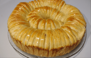 Pão novelo de lã que já sai do forno recheado