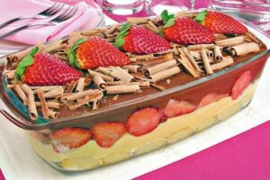 Pavê de Morango com Chocolate: Receita da Vó para Adoçar Seus Dias!