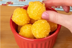 Bolinha de Queijo com 3 Ingredientes
