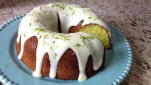 Receita de bolo de limão com cobertura glacê