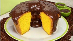 Receita de bolo de cenoura com cobertura de chocolate