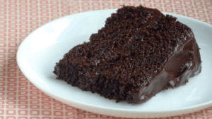 Como fazer bolo de chocolate fofinho e molhado