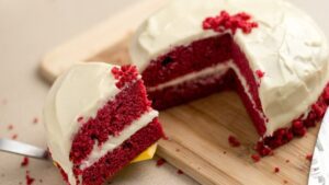 Como assar bolo red velvet com cream cheese