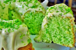 Bolo de Limão Verde com Iogurte: Uma Sobremesa Refrescante e Saborosa