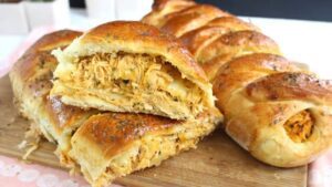 Delicioso Pão Caseiro Recheado: Aprenda a Fazer em Casa!