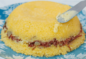 Vem Provar o Amor do Nordeste: Cuscuz com Carne de Sol