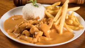 Strogonoff de Frango Cremoso: A Receita Perfeita