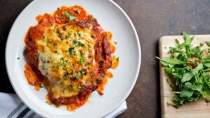 Receita de Bife à Parmegiana Cremoso e Crocante em Casa